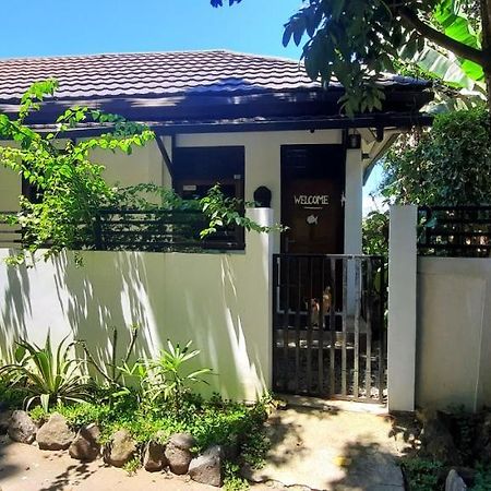Guesthouse The 4 Fish Manado Zewnętrze zdjęcie